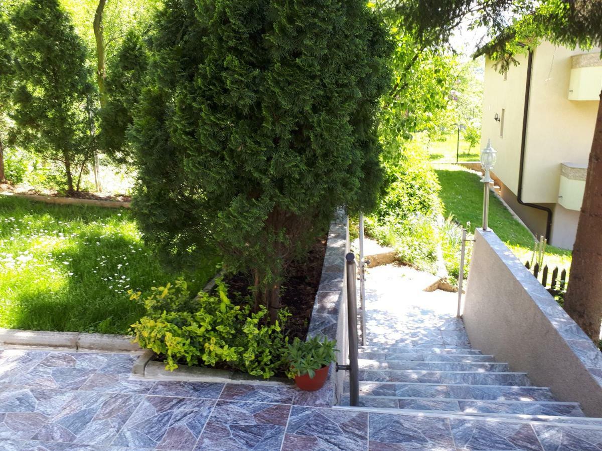 Obiteljski Apartman Borovi Високо Экстерьер фото
